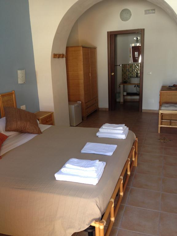 סנטה מרינה סלינה B&B La Goletta Di Salina חדר תמונה